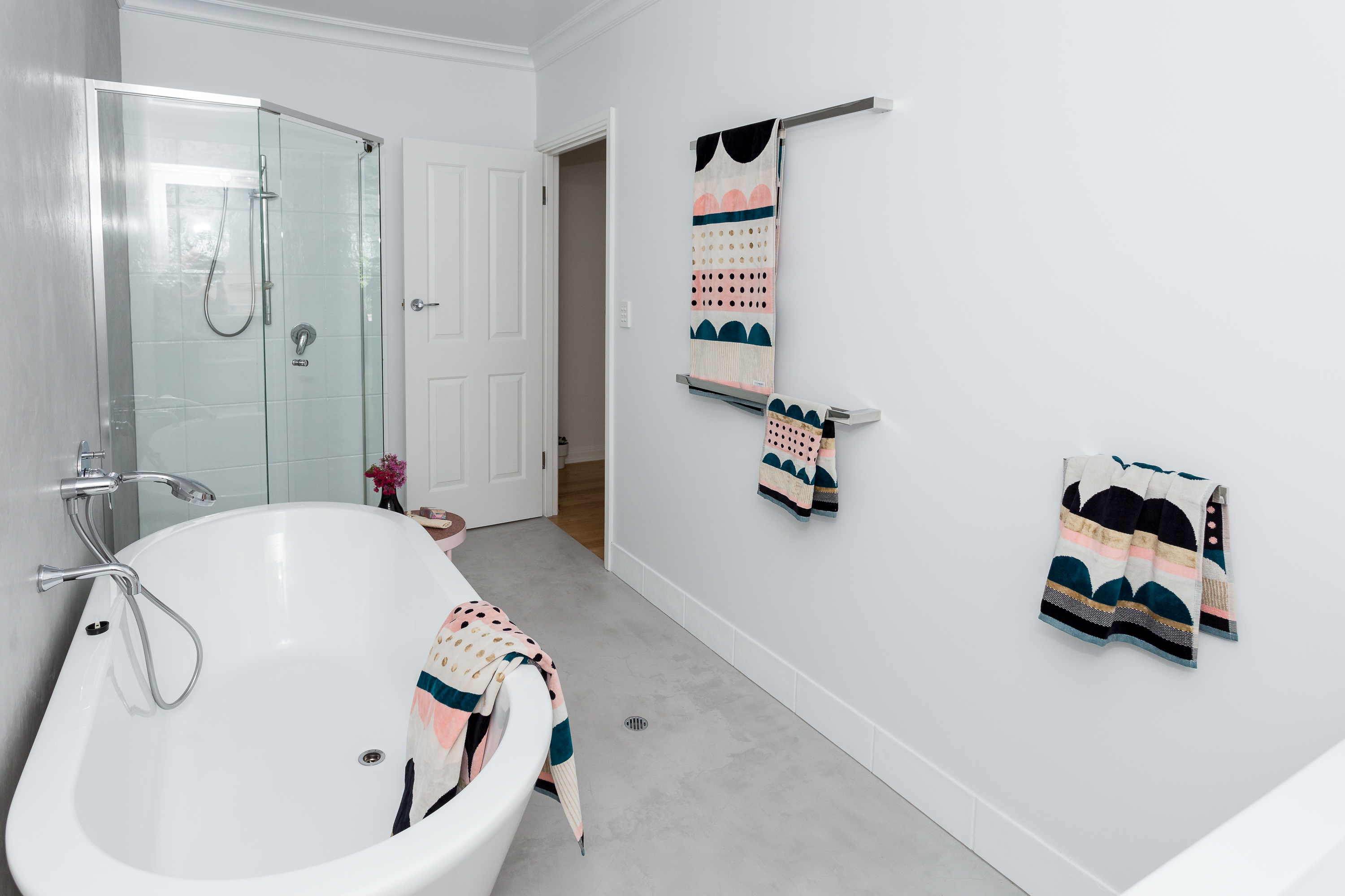 From FOUL green to ultra cool – MY bathroom revamp!