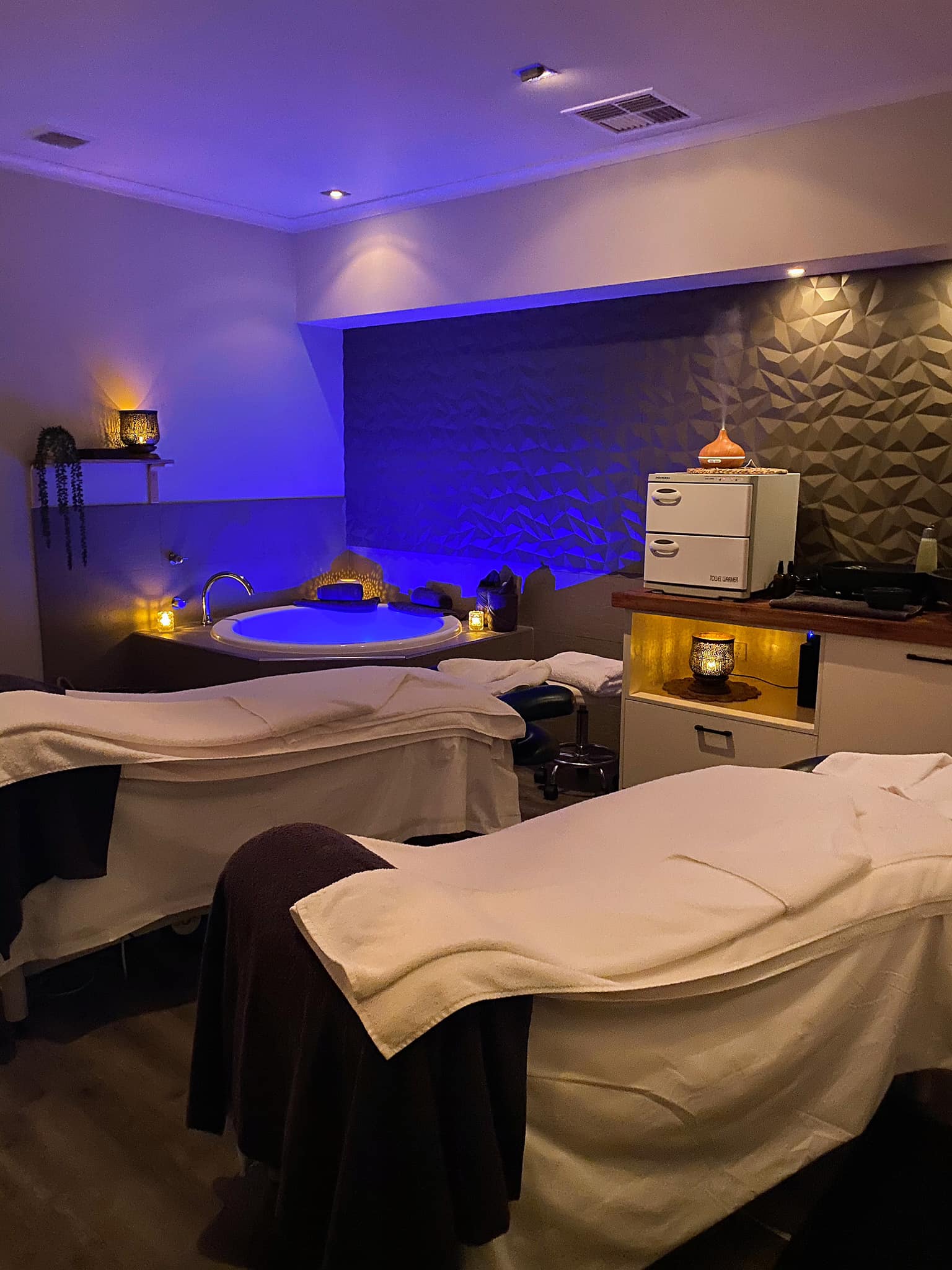WIN a couples 1 hour hot stone massage at the beaaaautiful Temple Day Spa