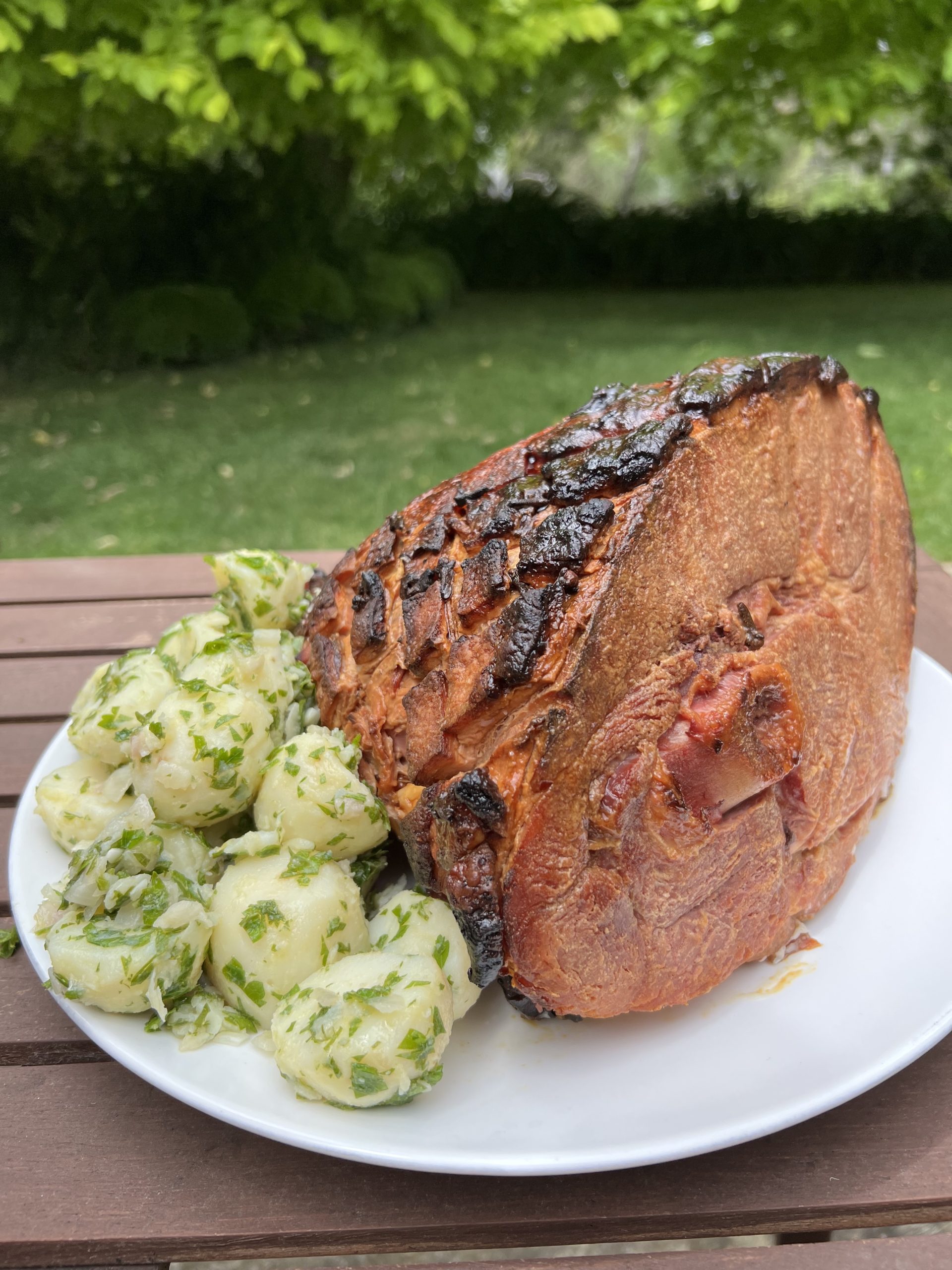 Recipe :: Honey glazed ham with potato and parsley salad