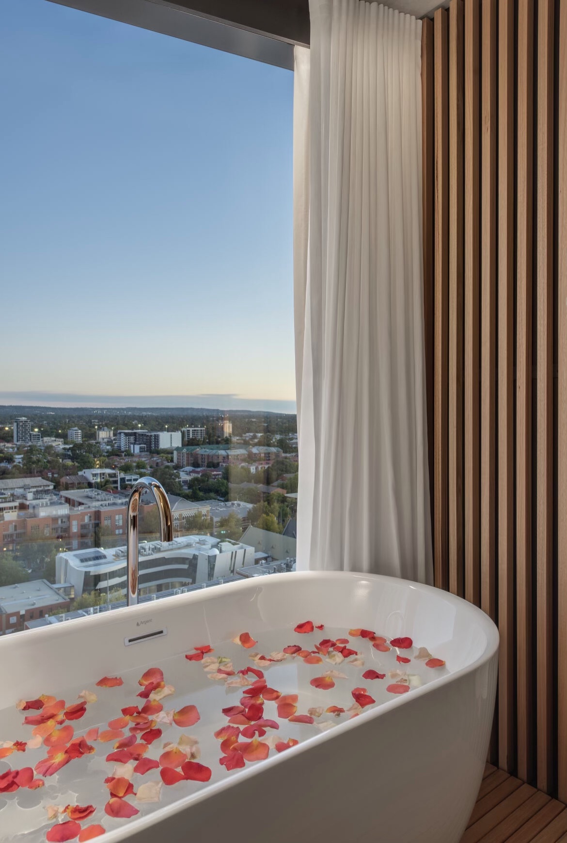 WIN a 2 Night Stay in the Vibe Hotel Urban Retreat Room Plus A Bottle of Bubbles and BreakFast For 2!